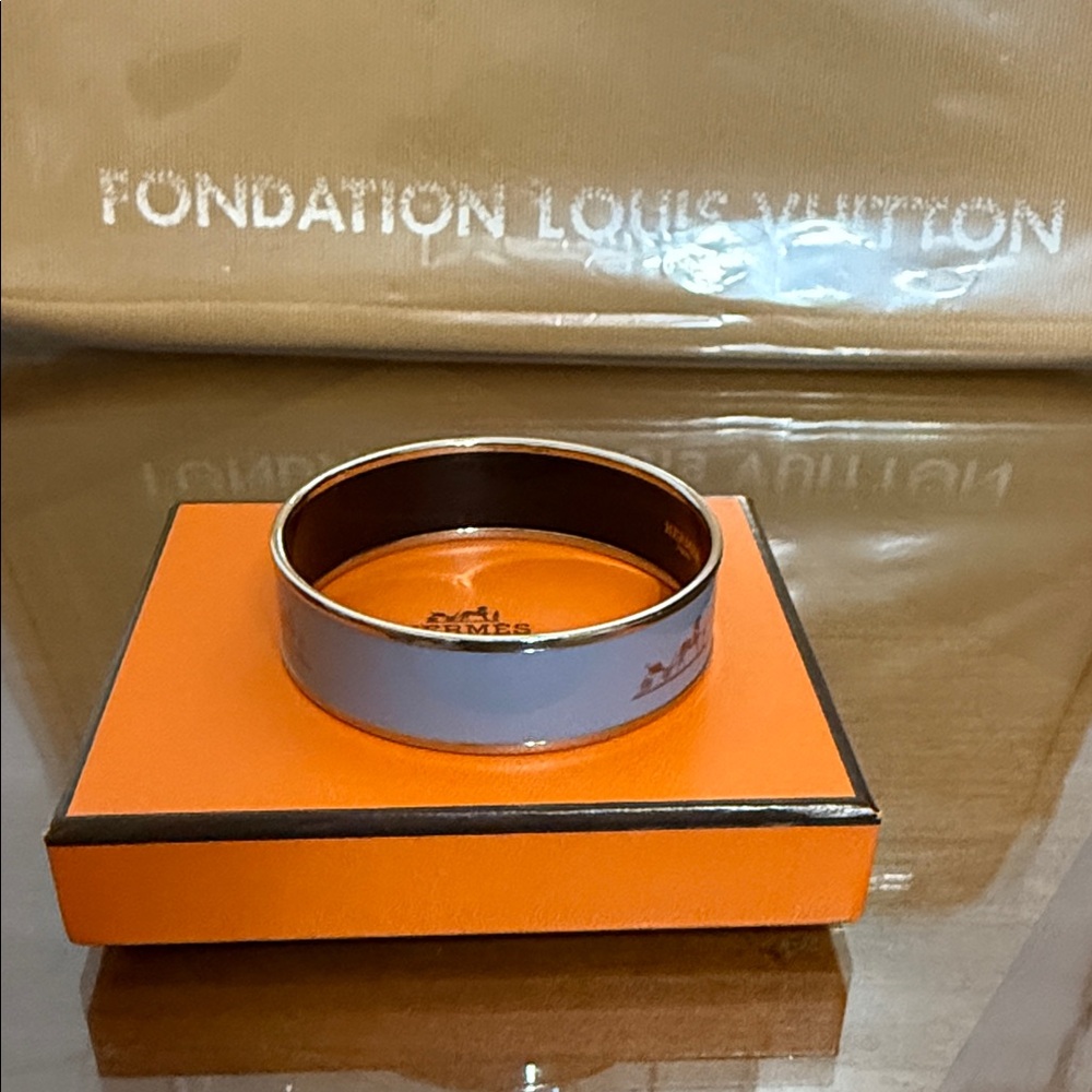 🔥 SALE 🔥 Hermes Blue Enamel Bangle Bracelet - Picture 2 of 6